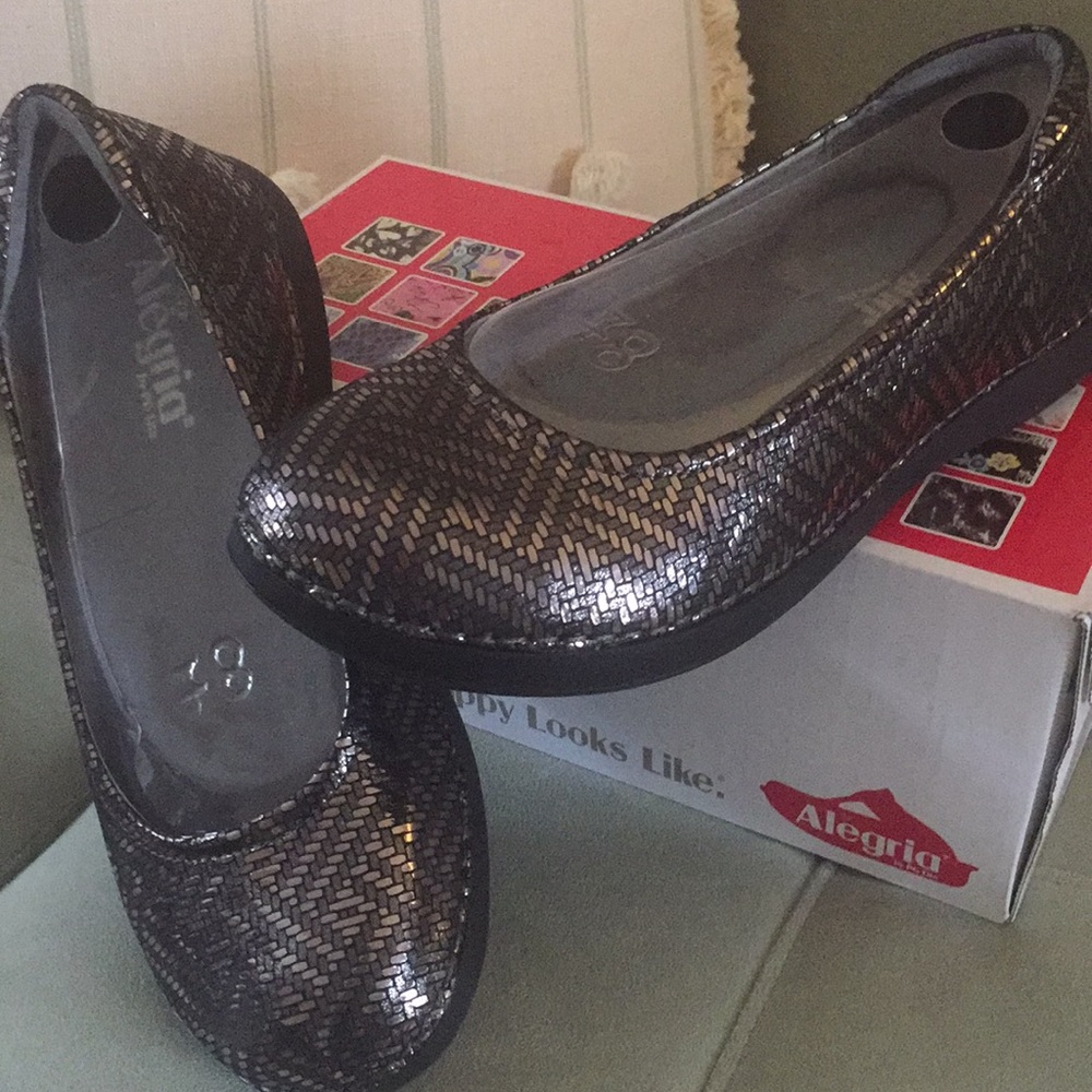 NEW alegria petal flats